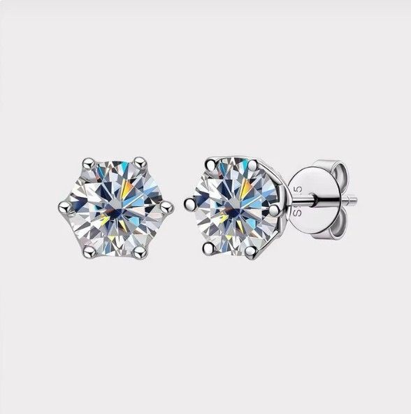 1 CT Moissanite Stud Earrings
